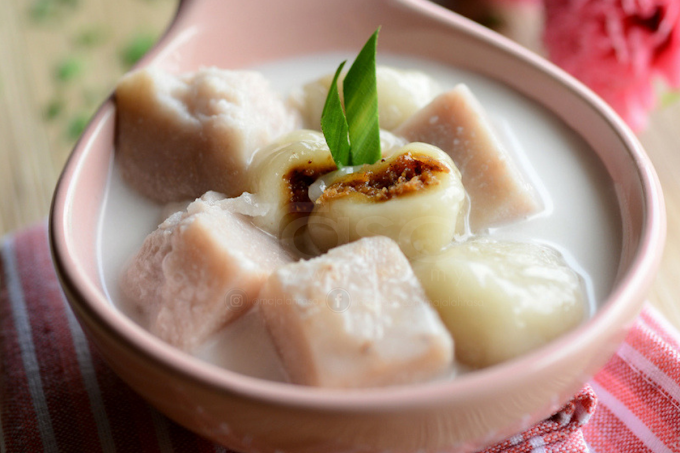 SEDAPNYA LAHAI...BUBUR BEBOLA PULUT BERSAGU BERSAMA KELADI