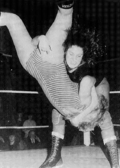 Nicky Monroe vs Tracey Kemp - Womens Wrestling UK