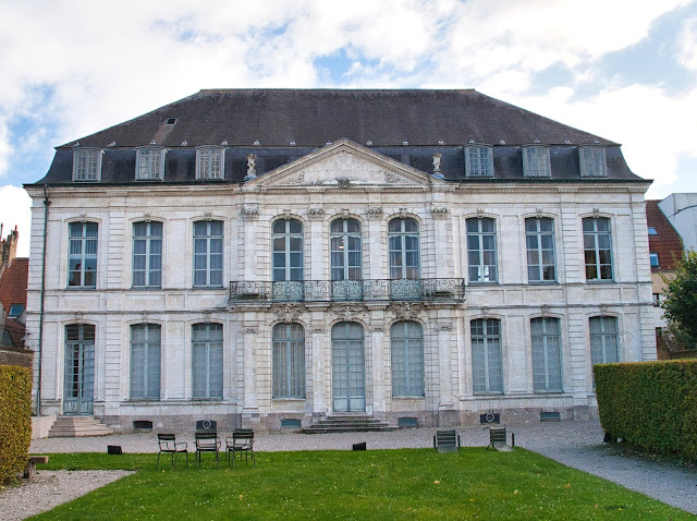 jiemve, le temps d'une pose, Saint-Omer, Hauts de France, musée Sandelin, jardin, façade