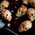 Bombones calavera de chocolate blanco, crema de queso y frambuesa,
¡terroríficos!