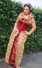 Kebaya Kerah Drakula