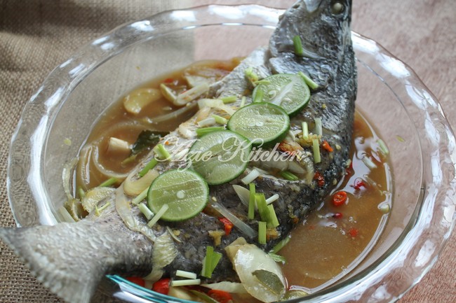 Ikan Siakap Stim Yang Mudah Dan Sedap - Azie Kitchen