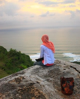 Tepi Pantai Gambar Wanita Berhijab Dari Belakang Di Pantai