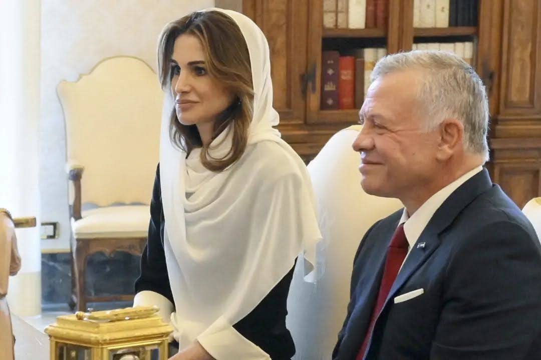 The 52-years old gorgeous Queen of Jordan was looking elegant in black Diamondogs Tilda Dress with a white scarf to meet the Pope