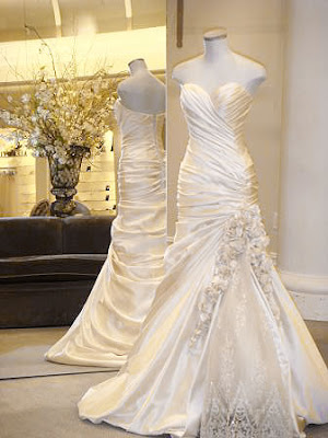 Pnina Tornai lace wedding dress sweetheart bridal gown with bow