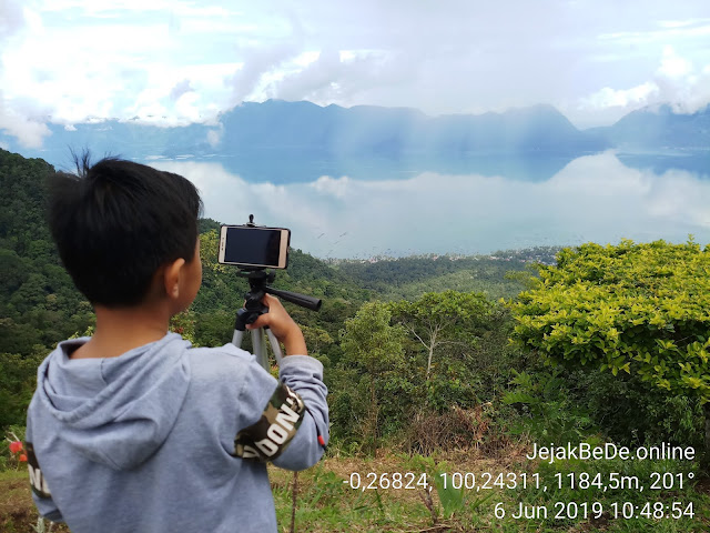 Danau Maninjau dari arah Puncak Lawang