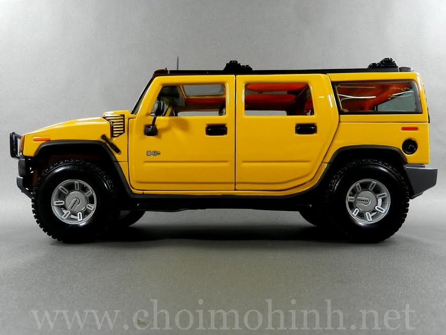 Hummer H2 SUV 1:18 Maisto yellow side