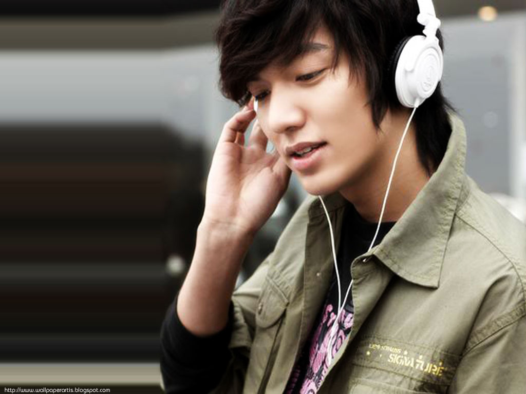 View Lee min ho Listening music wallpaper | Download Lee min ho ...