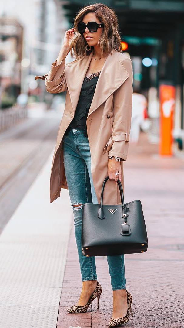 fashionbale outfit idea for this season : black ruffle top + nude trench coat + rips + bag + leopard heels