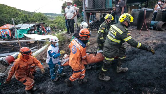 Nueve muertos y seis obreros atrapados deja accidente minero en Colombia