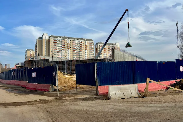 Казеевский переулок, строительная площадка путепровода, жилой комплекс «Юрлово»