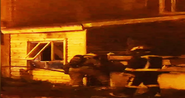Un incendio se desató el martes por la noche en una vivienda de dos plantas en el barrio Aves Playeras, en la intersección de Halcón Pelegrino y Playero Trinador. Las llamas generaron alarma en la zona, pero el rápido accionar de bomberos de la Policía y del cuerpo de bomberos voluntarios lograron controlar el siniestro, evitando que se expandiera y causara mayores daños. Afortunadamente, no se reportaron heridos.