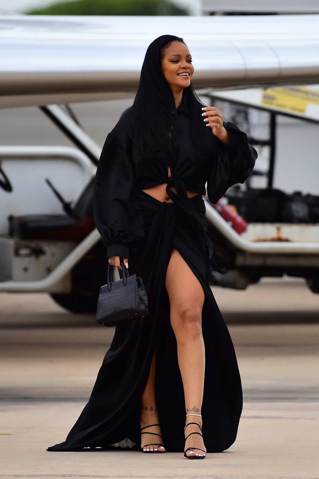 Rihanna - Celebrity Travel Outfit Ideas