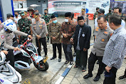Kapolda Jatim Apresiasi Pelayanan SIM Cak Bhabin dan Motor Listrik Polrestabes Surabaya