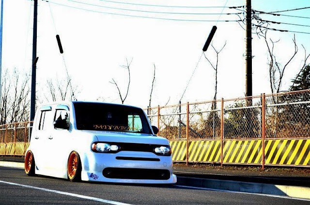 Slammed Nissan Cube