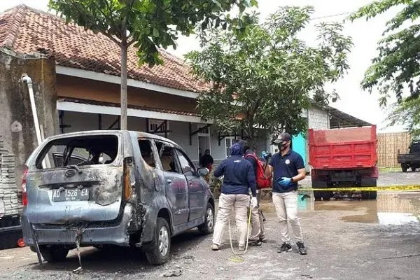 Ditemukan Jasad Perempuan Terbakar dalam Mobil di Sukoharjo