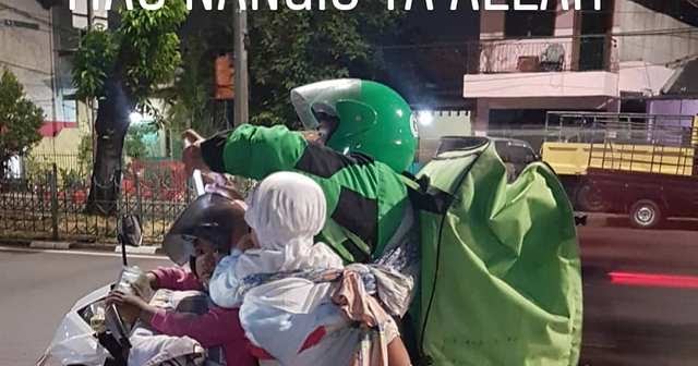 Viral Ibu Pengemudi Ojek Online Sambil Bawa 2 Anak 