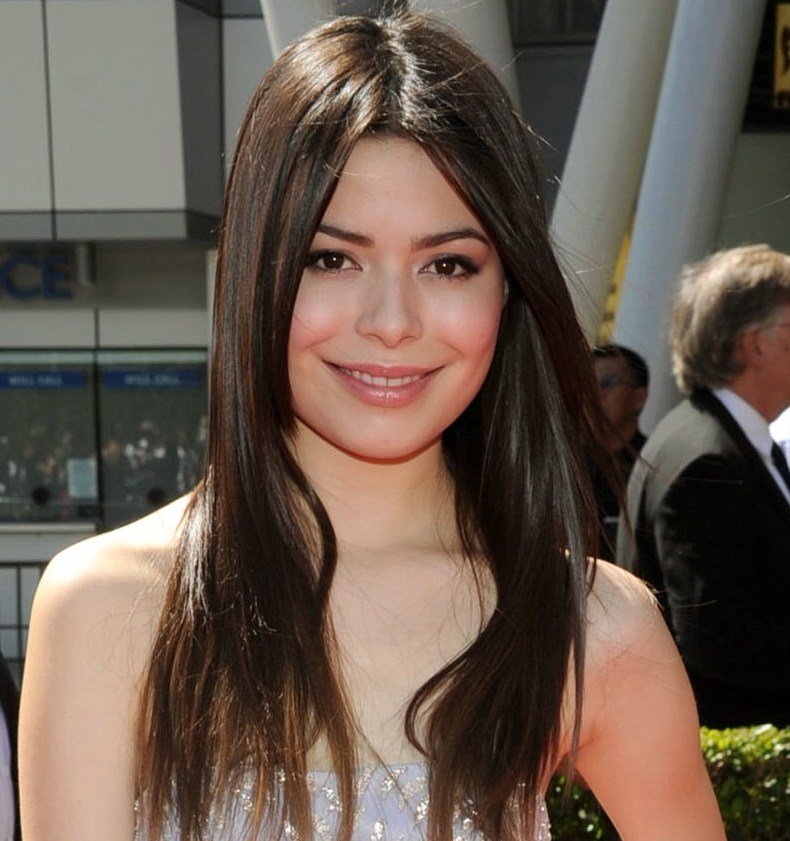 Miranda Cosgrove arrived at the 2010 Creative Arts Emmy Awards held at the