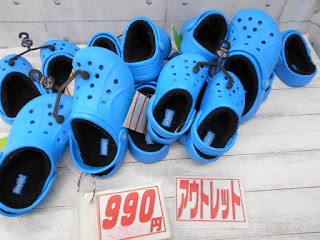 アウトレット　ＣＲＯＣＳ　ＲＡＬＥＮ　キッズボア付きサンダル　９９０円