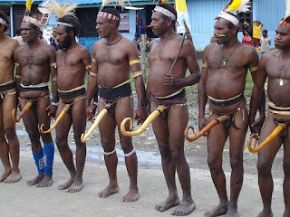 Gambar Pakaian adat Koteka Daerah PROVINSI Papua