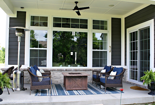 Covered patio with ceiling fan 