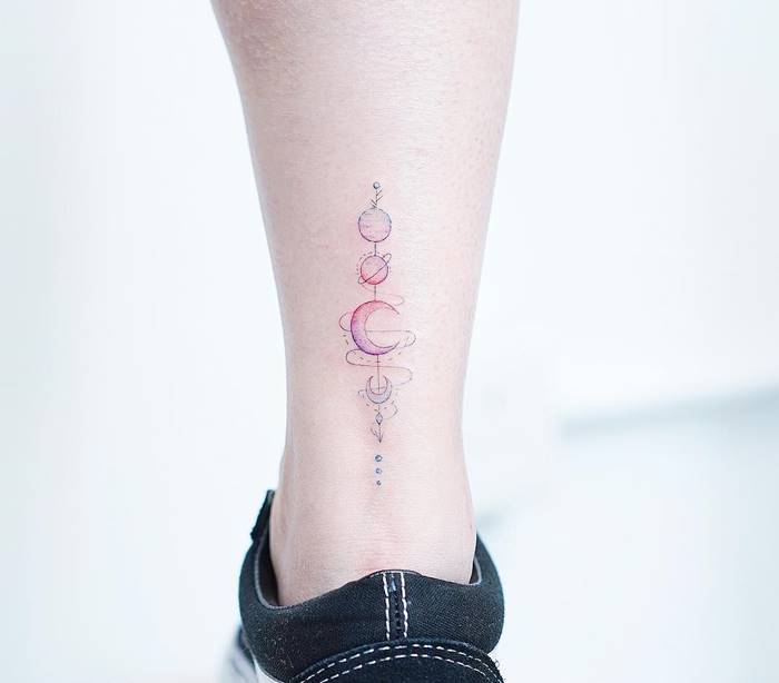 Hong Kong tattoo artist Minnie Lau Delicate mini tattoos that uou want to take a closer look, Mini Lau small tattoo designs, lean and fine line tattoos, watercolor tattoos, tattoos for girls