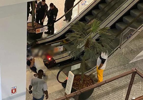 Homem assassinado em shopping da Taquara fica encurralado em escada rolante