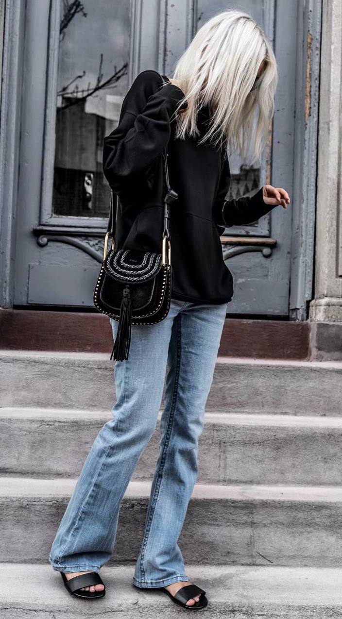 trendy fall outfit / black top + crossbody bag + slides + jeans