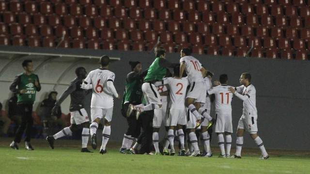 Num golpe de sorte, Vasco vence o Londrina no Estádio do Café