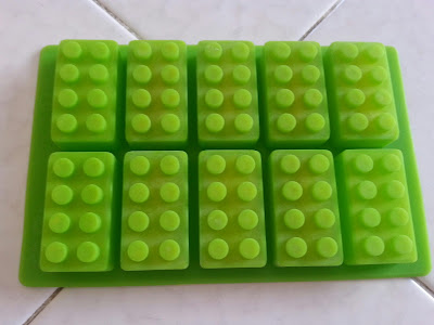 Silicone Molds for making LEGO bricks and figures #MerchantSmile