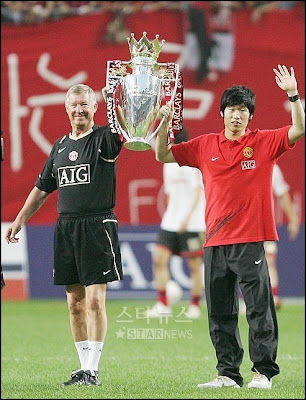 Ji-sung Park, Sir Alex Ferguson Photos