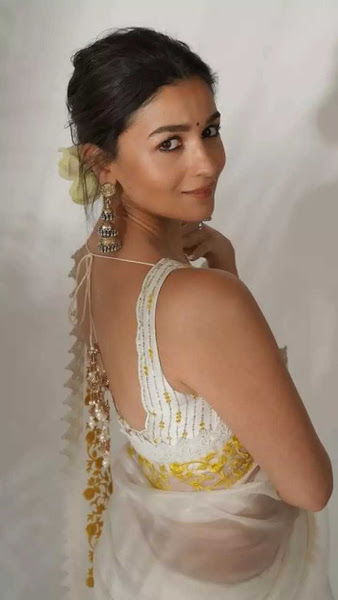 Alia Bhatt backless saree hot bollywood actress