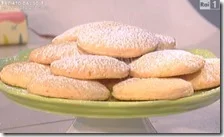 Dolcetti al cocco con cuore di cioccolato bianco