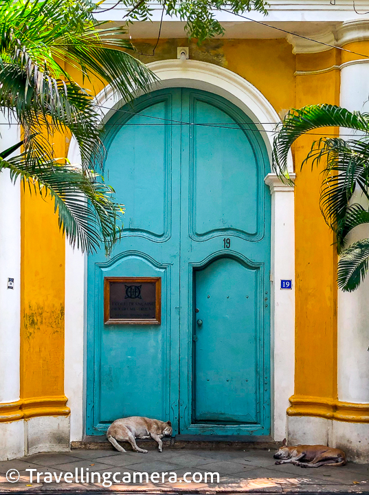 One of the most notable features of the French Quarter is its architecture. The neighborhood is home to several beautiful examples of French colonial architecture, including grand mansions, quaint cottages, and elegant public buildings. The buildings are typically painted in pastel shades of pink, yellow, and blue, and feature wrought-iron balconies, shuttered windows, and tiled roofs. The neighborhood also features colorful Tamil-style houses and vibrant street art, adding to its eclectic character.