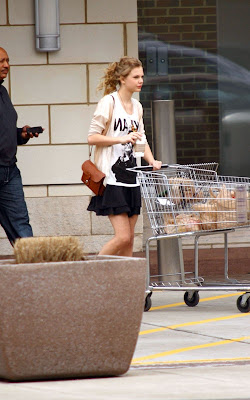 Taylor Swift Nashville on Teen Celeb Buzz  Taylor Swift  Busy In Nashville