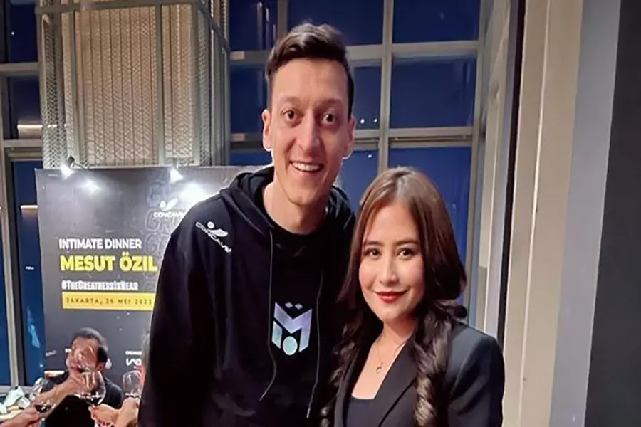 7 Peristiwa Lawatan Mesut Ozil di Indonesia, Berjumpa Prilly Latuconsina sampai Sholat Jumat di Masjid Istiqlal