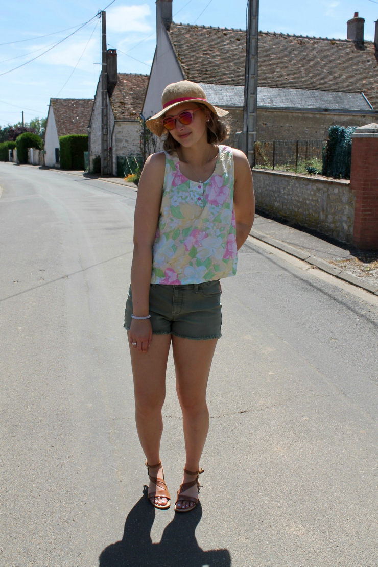 olive shorts and sandals #ootd