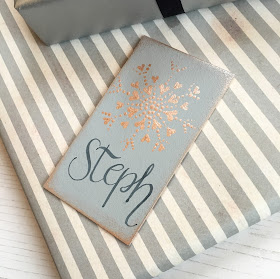 We painted DecoArt Rose Gold and Yesteryear grey to hand paint a few gift tags - the perfect finishing touch to the perfect Christmas gift 