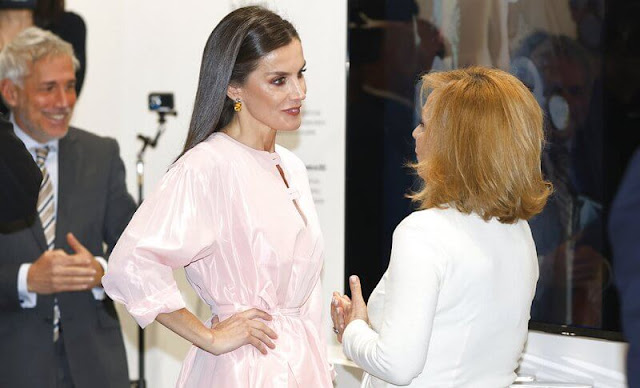 Queen Letizia wore a new rose midi shirt dress by Moises Nieto. Cashfana Babidi earrings. Furla floral pattern mini handbag