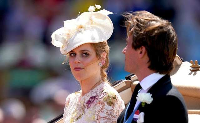 Princess Beatrice married Edoardo Mapelli Mozzi in 2020. Sienna Elizabeth Mapelli Mozzi. Prince Andrew and Sarah Ferguson