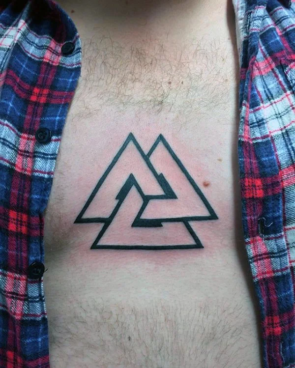 foto de tatuaje de valknut