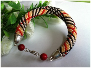  http://www.diyjewelrymaking.com/20-strands-beaded-kumihimo-pattern-burberry-style-by-elena-komina/