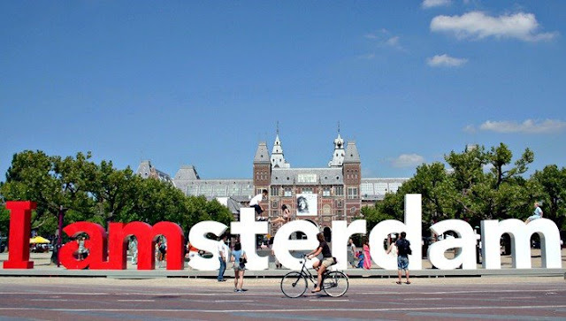 Patung Tulisan " I Amsterdam "