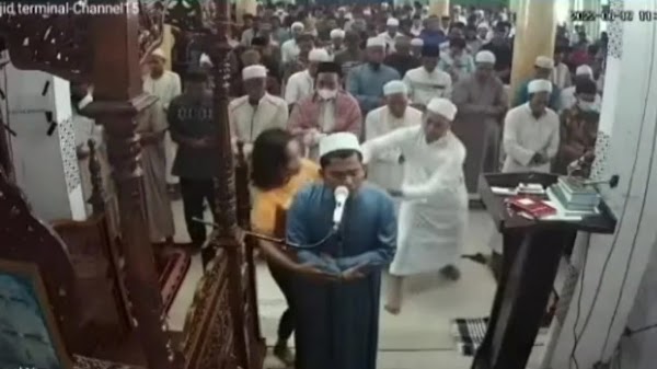 Viral Wanita Ganggu Imam Salat Jumat