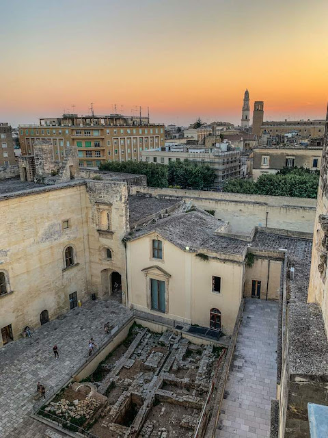 How to get to the top of bell tower in Lecce?