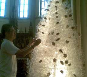  Pohon  Natal  Cantik dari  Botol  Bekas  Hiasi Gereja Katedral 