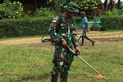 Jelang Hari Paskah, TNI Bersama Warga Kerja Bakti Bersihkan Halaman di Kampung Yuruf Keerom 