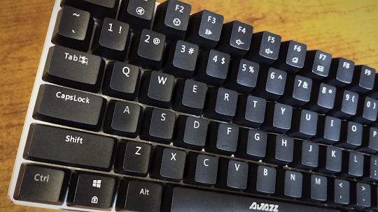 Acercamiento a las teclas del teclado mecánico Ajazz Ak33.