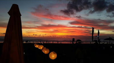 keindahan sunset pantai legian