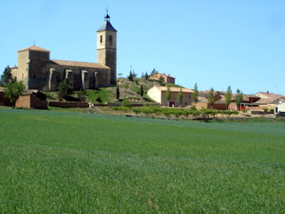 Vista de Barca en primavera desde la carretera